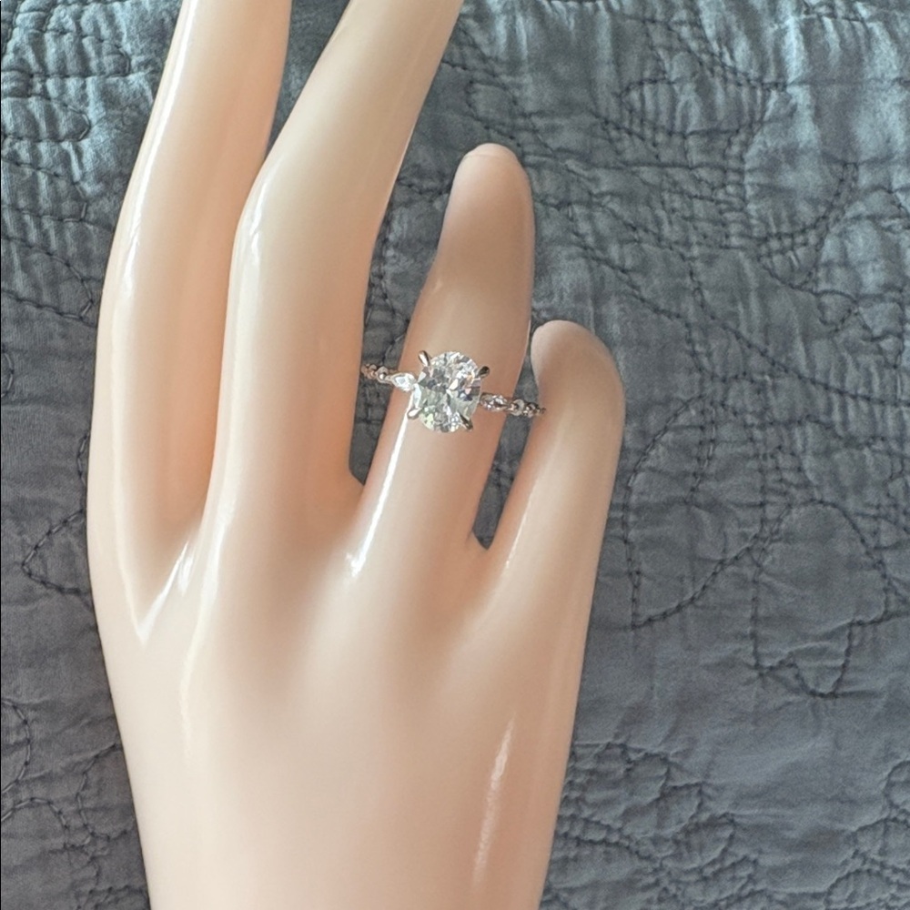 Oval Brilliant 3.00 ct Lab Created White Topaz Sterling Solitaire Ring size 6.75 - Picture 12 of 13